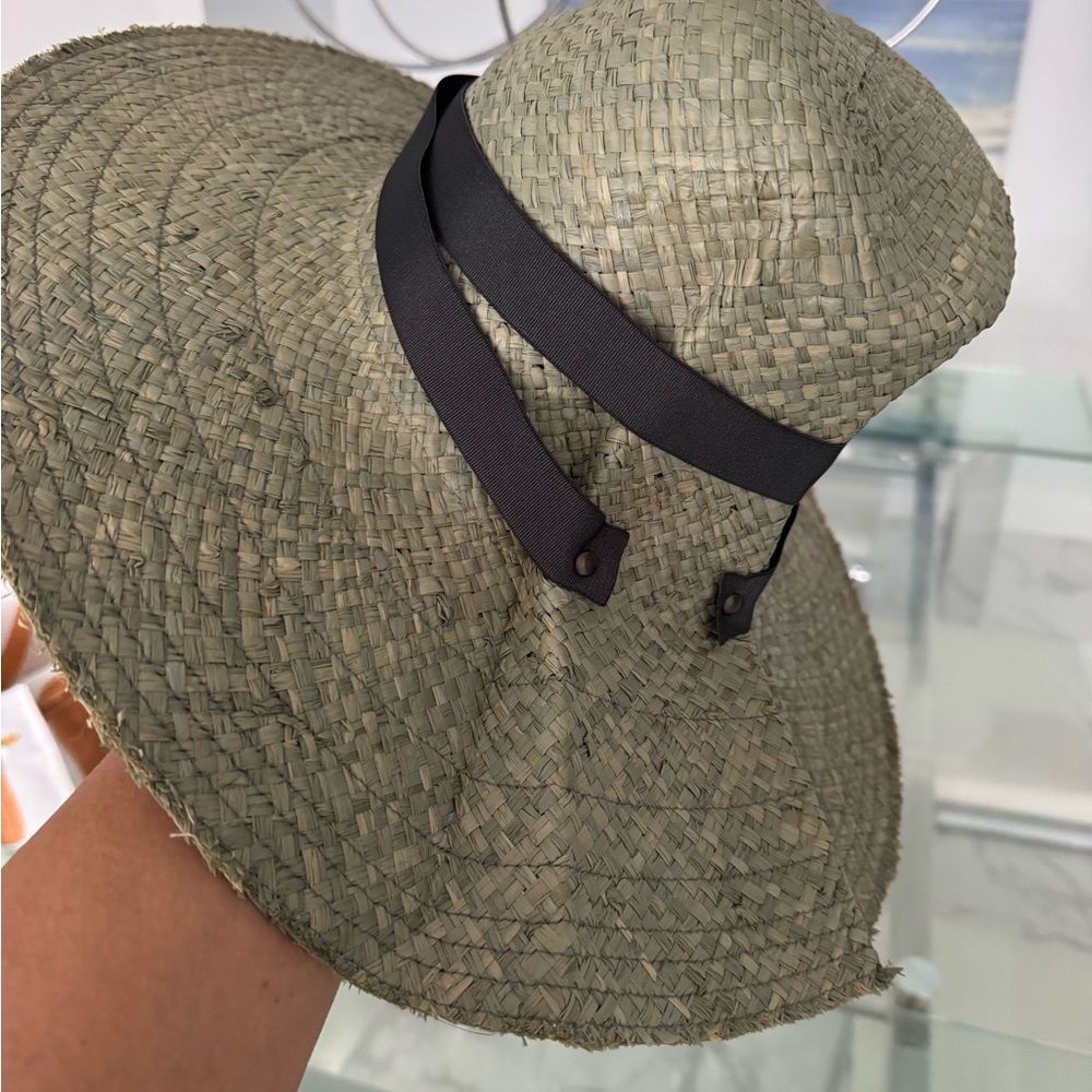 Elegant Black and Tan Women's Straw Hat